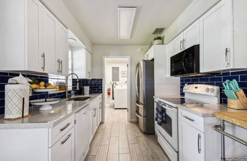 Pelican Bay House | Vanderbilt Mercado Villa Oasis - Set between the Mercato and Vanderbuilt beach!