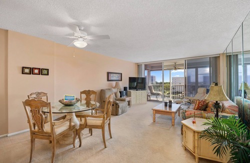 Vanderbilt Beach Condo | Vanderbilt Towers - Walk to the Beach!