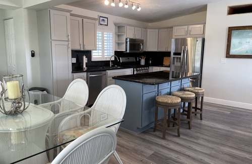 Venetian Shores House | Venetian Shores Home -DOCK remodeled 3/3 POOL/Hot Tub! Deep water Dockage