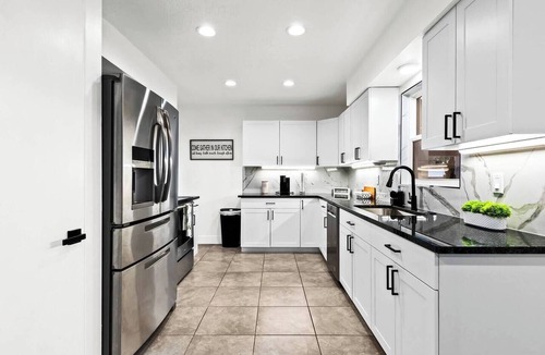 Venice House | Venice Oasis | Pool, 3 King Beds, 2.5 miles >Beach