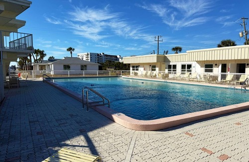 Golden Beach Apartment | Venice Villas 1BR – King & Bunks Sleeps 4