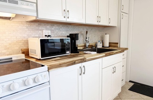 Golden Beach Apartment | Venice Villas Studio – Walk-Out Poolside