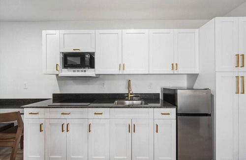 Tice Hotel | Veras Inn & Suites