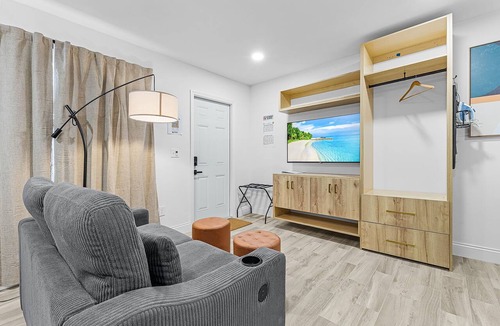Tice Hotel | Veras Inn & Suites