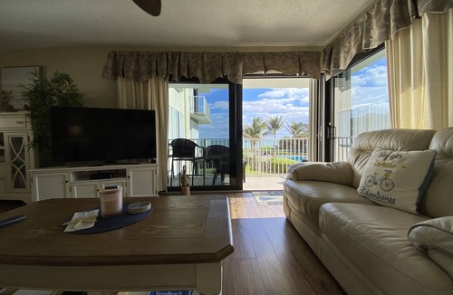 Central Beach Condo | Vero Beach, Florida - Direct Oceanfront, Private Beach & Pool Condo.