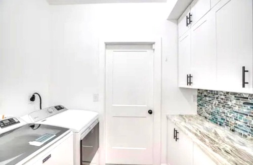 Vero Beach House | Vero Beach Oasis Heated Pool + Hot Tub Tiki Bar Pet-Friendly Near Beach