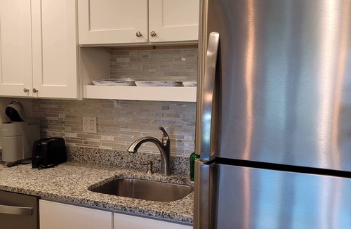 Vero Beach Condo | Vero Isles,Canal View, Boaters Welcomed,April till Dec, Furnished,1/1,Upscale!
