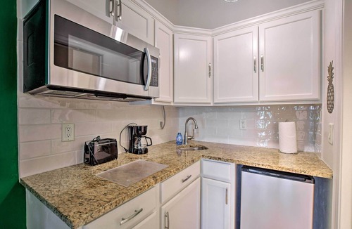 Naples Apartment | Vibrant Naples Studio w/ Pool Access & Porch!