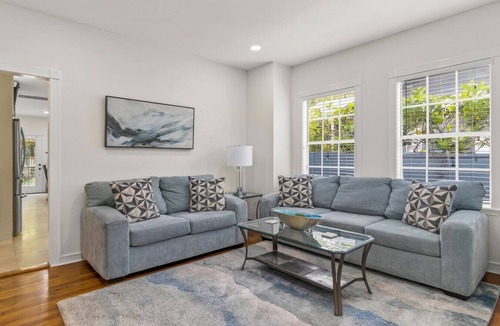 Grandview Heights House | Vibrant Oasis W/Heated Pool - 3 Units N/Downtown