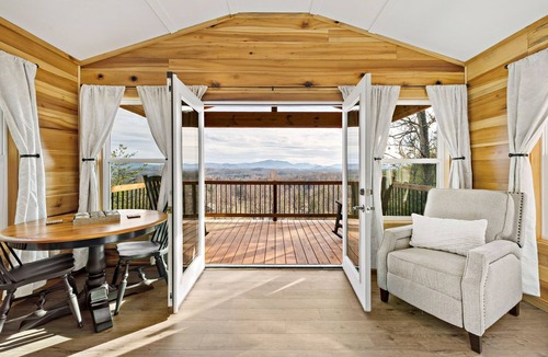 Marion Cabin | Views, Outdoor Tub, Hiking Trls, 30min to Asheville