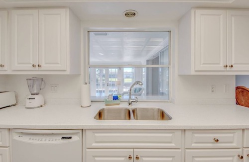 Caloosahatchee House | Villa 13 Coastal decor, Htd saltwater pool, Gulf Access.102 reviews