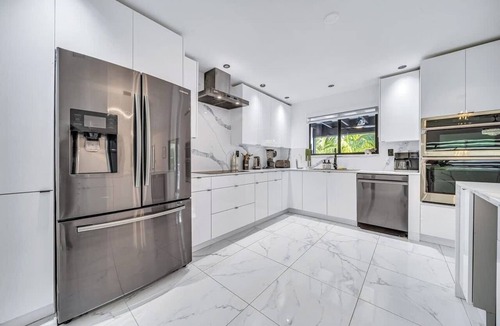 Golden Glades House | Villa Bellavista, Tropical 5BR Oasis with Private Pool