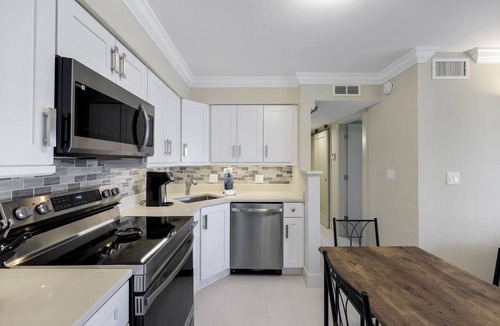 Marco Island Condo | Villa de Marco, Water-front 1-bedroom condo on Marco Island with & Washer Dryer