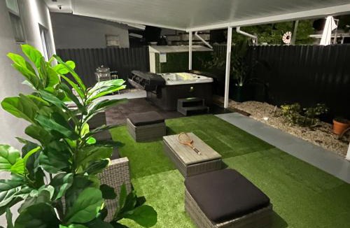 Flagami Villa | Villa Gabriel Modern, Family Home Just 15 minutes downtown Miami