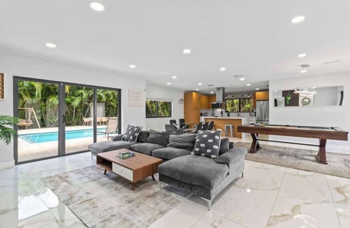 North Miami Beach House | Villa Indigo | Heated Pool Pickleball