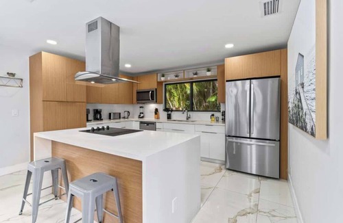 North Miami Beach House | Villa Indigo | Heated Pool Pickleball