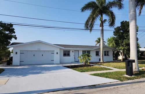 Lochmoor Waterway Estates Villa | Villa Lakeview - 3 Bed/3 Bath Waterfront Pool Home w/2 Boat Lifts