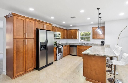 Boca Raton House | Villa Luxe: Spacious 4 BD/3BA Heated Pool BBQ Large Fenced-In Yard