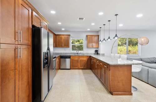 Boca Raton House | Villa Luxe: Spacious 4 BD/3BA Heated Pool BBQ Large Fenced-In Yard