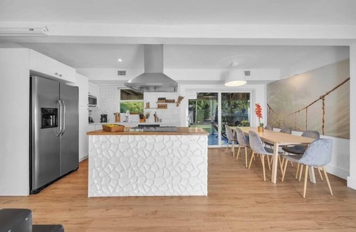 North Miami House | Villa Maris, Modern 5BR Getaway Near Miami Beach