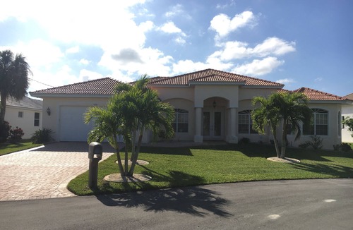 Yacht Club Villa | Villa Meridian Spacious villa for discerning guests.
