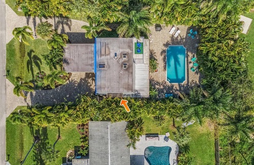 East Naples Villa | VILLA RAINBOW Heated Pool Close to 5th Ave & Beach