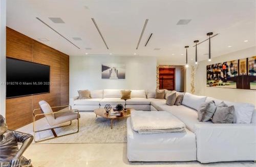 Northeast Coconut Grove Villa | Villa Roxi, Chic 5BR Hideaway with Pool in Coconut Grove