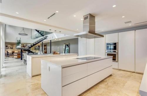 Northeast Coconut Grove Villa | Villa Roxi, Chic 5BR Hideaway with Pool in Coconut Grove