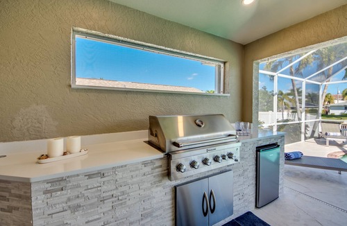 Yacht Club Villa | Villa Sarasota - great boating location, heated pool, cozy