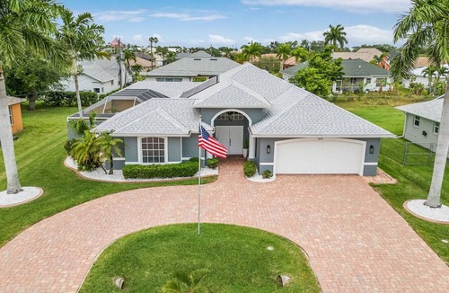 Cape Coral Villa | Villa Tuscany: Luxury Stay with Pool & Spa