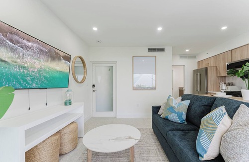 Boca Raton Apartment | Villa Verde - Boca Pool & Beach walk