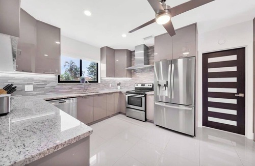 Golden Glades House | Villa Vivara, Luxury 7BR Retreat with Private Pool in Miami