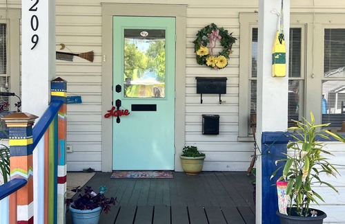 Village of the Arts Cottage | Village Art House Cottage near Anna Maria Island