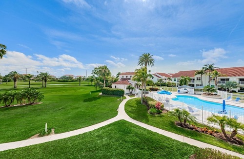Isla del Sol Condo | Vista Verde E Beautifully Updated, 'Contemporary Condo'