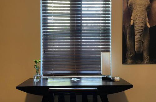 Northeast Miami Apartment | Vive Zen Queen Room