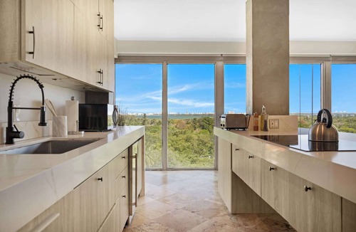 Morningside Apartment | Voy House at Biscayne Penthouse | Hot Tub | 4 Bed