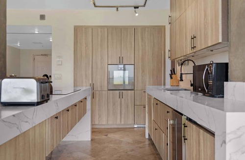 Morningside Apartment | Voy House at Biscayne Penthouse | Hot Tub | 4 Bed