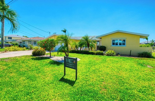 Yacht Club Villa | VRCC Villa Cobalt Caye