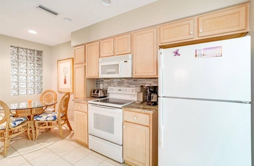 Tropical Cove Condo | Wait N Sea at Lexington CC Lake Village