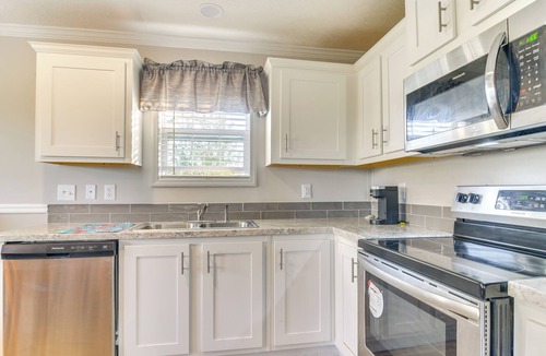 Gibsonton House | Walk to AMC Riverview & Shops: Home w/Large Yard