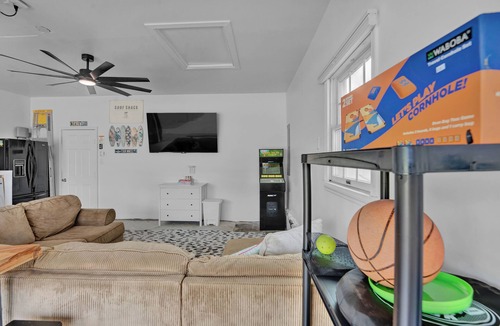 Brigantine House | Walk To Beach, 5 BR, Sleeps 14, Heated Saltwater Pool, Huge Yard, On Golf Course