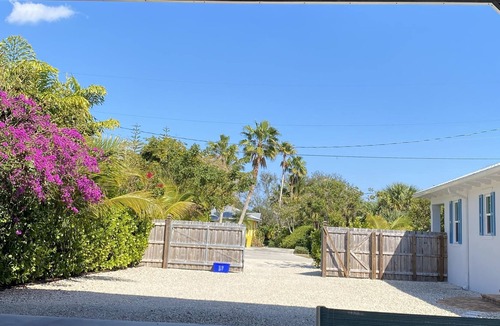 Hobe Sound House | Walk to beach and restaurants!