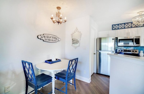 Ocean Side Village Condo | Walk to Canova Beach Park: Couple's Coastal Condo