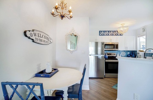 Ocean Side Village Condo | Walk to Canova Beach Park: Couple's Coastal Condo