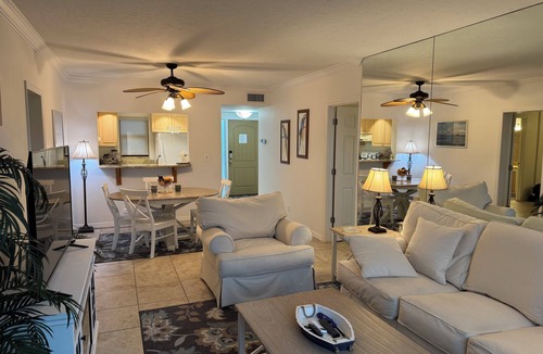 Old Naples Condo | Walk to Downtown 5th Ave Naples & Beach 2-Master BR condo Waterfront Views -WiFi