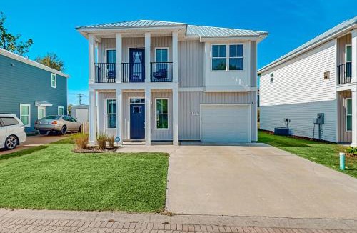 Callaway House | Walk to Eats! Family Hideaway 16 Mi to PCB