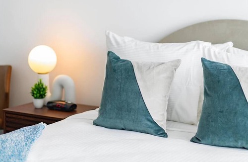 West Avenue Hotel | Walk to Lummus Park, Studio nr Miami Airport & 17th Str & Lenox Ave