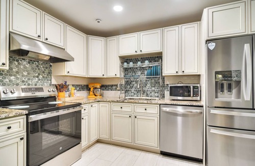 Greater Woodlawn Apartment | Walk to Parks & Dining: Central St. Pete Oasis
