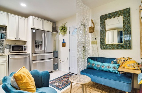 Greater Woodlawn Apartment | Walk to Parks & Dining: Central St. Pete Oasis