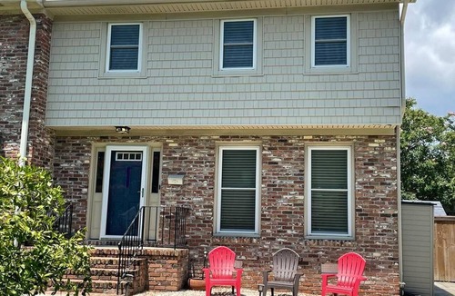 Mount Pleasant House | Walk to Shem Creek, Fire Pit, Outdoor TV, Ice Machine & Minutes to Charleston